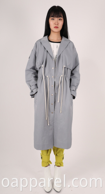 TRENCH COAT WITH A LAPEL COLLAR